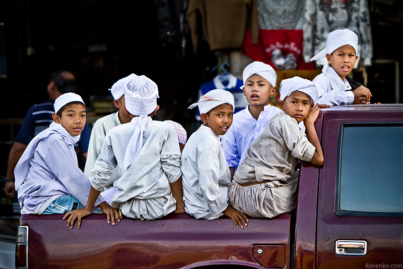 "School bus" in Lopburi, Thailand